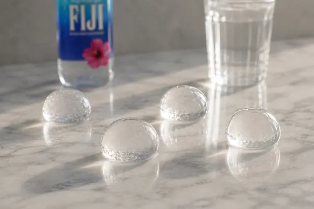 Sparkling water spheres